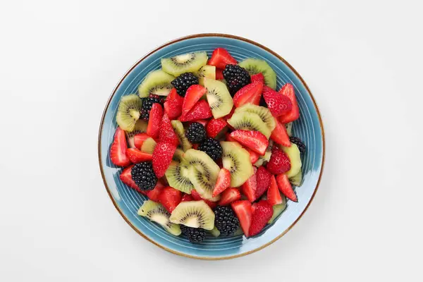 Placa Deliciosa Ensalada Frutas Sobre Fondo Azul Claro Vista Superior — Foto de Stock