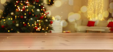 Noel ağacıyla dolu boş bir masa. Tasarım için alanı olan pankart