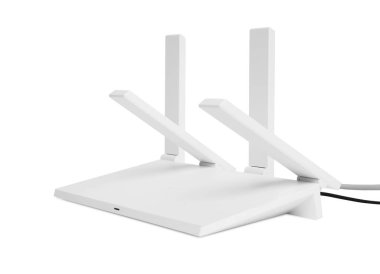 Bir modern Wi-Fi yönlendirici beyaza izole edilmiş.