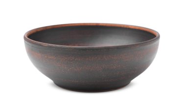 Beyaza izole edilmiş bir kil kasesi. Mutfak aletleri