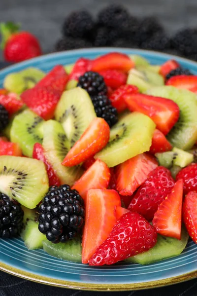 Placa Deliciosa Ensalada Frutas Frescas Mesa Primer Plano — Foto de Stock