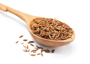 Beyaz üzerine izole edilmiş aromatik kimyon kaşığı (Pers kimyonu) tohumları