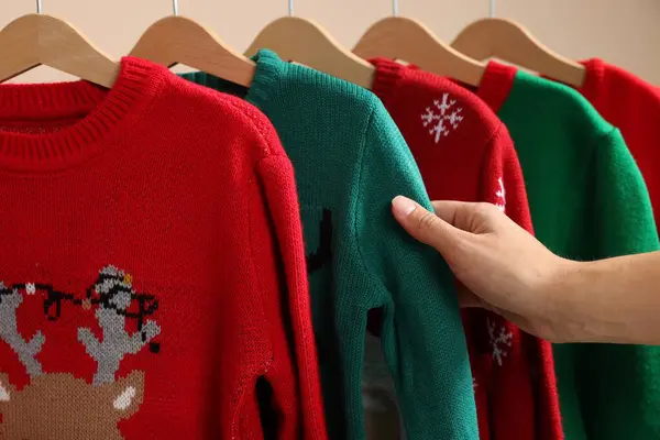클로즈업에서 크리스마스 스웨터를 — 스톡 사진