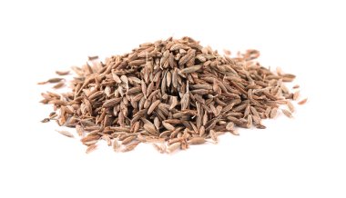 Beyaz üzerine izole edilmiş aromatik kimyon (Farsça kimyon) tohumu yığını