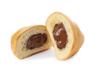 Lezzetli kruvasan ve beyaza izole edilmiş çikolata.