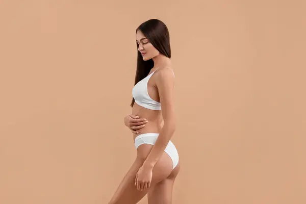Young Woman Stylish White Bikini Beige Background — Stock Photo, Image