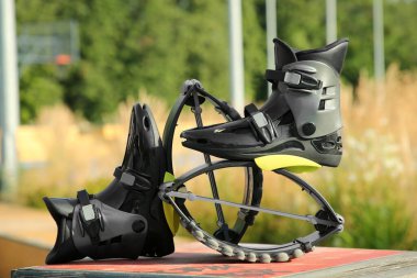 Spor parkında şık kangoo zıplama botları