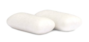 Beyaza izole edilmiş iki lezzetli balon diş eti.