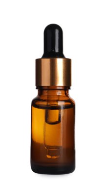 Beyaza izole edilmiş bir şişe kozmetik serumu.