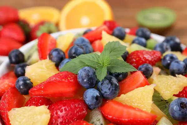 Delicious Fresh Fruit Salad Bowl Table Closeup — Stock Photo, Image