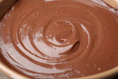 Erimiş çikolatanın fondüdeki yakın görüntüsü