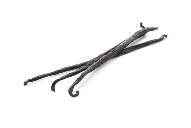 Birçok aromatik vanilya kabuğu beyaza izole edilmiş.