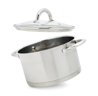 Bir çelik tencere ve cam kapak beyaza izole edilmiş.