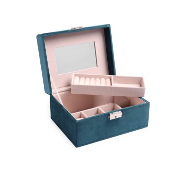 Bir boş mücevher kutusu beyaza izole edilmiş.