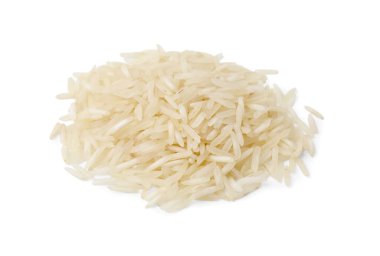 Beyaz üzerine izole edilmiş çiğ pirinç yığını.