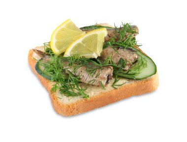 Tütsülenmiş balık, salatalık ve limonlu leziz sandviç.