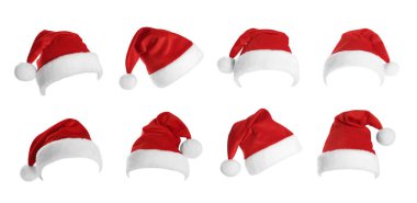 Kırmızı Noel Baba şapkası beyaz sette izole edilmiş.