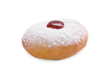 Beyaz üzerine izole edilmiş pudra şekerli jöleli Hanuka çöreği.