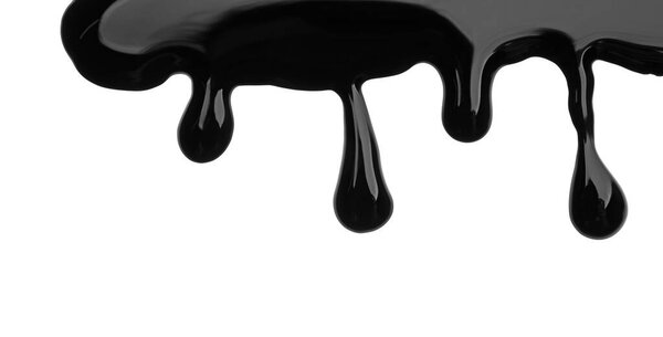 Черная вязкая жидкость течет на белом фоне
