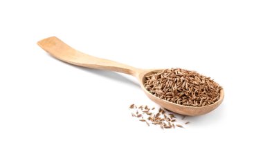 Beyaz üzerine izole edilmiş aromatik kimyon kaşığı (Pers kimyonu) tohumları