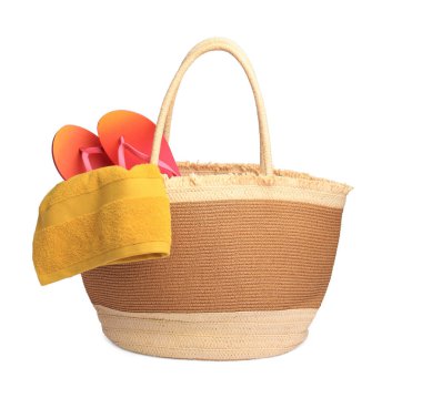 Beyaz üzerine izole plaj nesneleri ile saman çanta stil