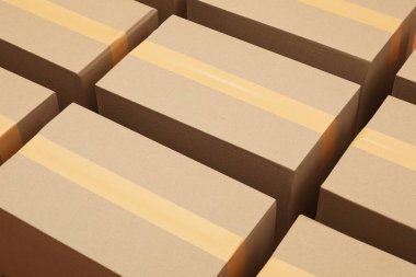 Arkaplan olarak birçok karton kutu, yakın görünüm