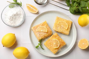 Lezzetli limonlu gofretler ve beyaz fayanslı nane şekeri.