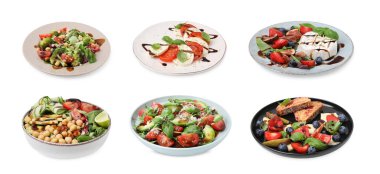 Beyaz üzerine izole edilmiş balzamik sirkeli lezzetli salatalar.