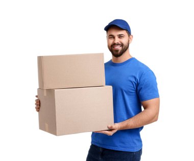 Beyaz arkaplanda paketleri olan mutlu kurye