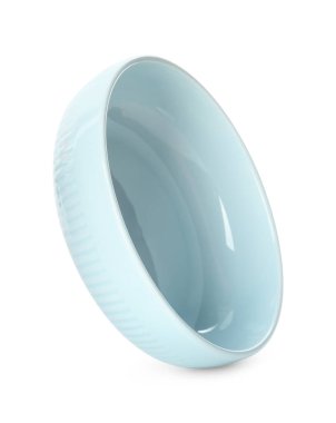 Temiz açık mavi kase beyaza izole edilmiş.