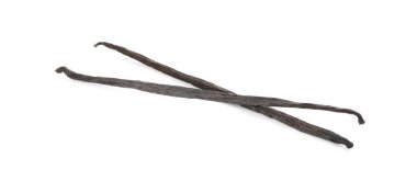 Beyaz üzerine izole edilmiş iki aromatik vanilya kabuğu.