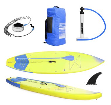 SUP panosu ve ayağa kalkmak için farklı ekipmanlar beyaz ekranda izole edildi.