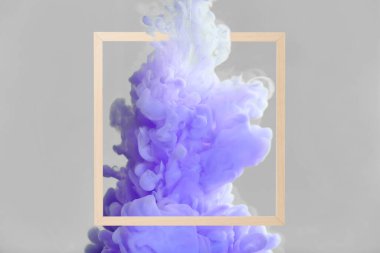 Gri arkaplanda renk mürekkebi ve çerçeve sıçraması