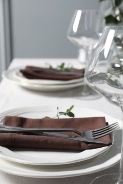 Çiçek dekorlu güzel masa ayarları, metin için boşluk