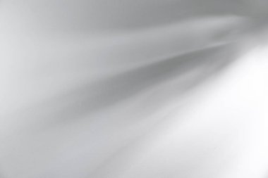 Beyaz duvarda ışık ve gölgeler, metin için boşluk