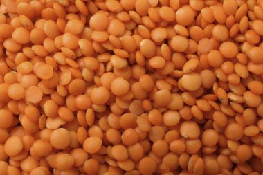 Arkaplan olarak çiğ mercimek yığını, yakın görünüm