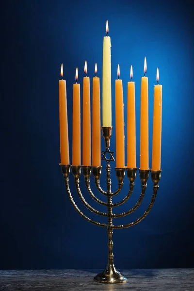 Hanukkah Firandet Menorah Med Brinnande Ljus Bordet Mot Blå Bakgrund — Stockfoto