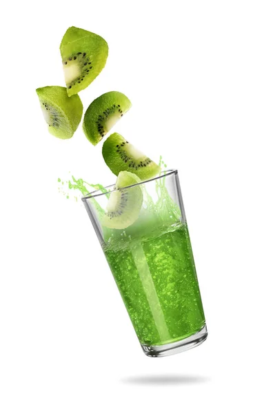Färsk Kiwi Juice Stänk Från Glas Vit Bakgrund — Stockfoto