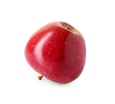 Olgun kırmızı bir elma beyaza izole edilmiş.