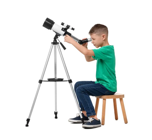 Menino Olhando Estrelas Através Telescópio Fundo Branco — Fotografia de Stock