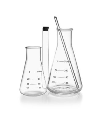 Farklı boş laboratuvar camları beyaza izole edilmiş.