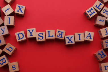 Sözcük Disleksisi 'nin baş aşağı harfi 