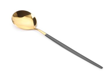 Siyah saplı, parlak bir altın kaşık beyaz üzerine izole edilmiş.