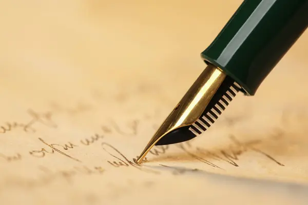 Escribir Carta Con Hermosa Pluma Estilográfica Primer Plano —  Fotos de Stock
