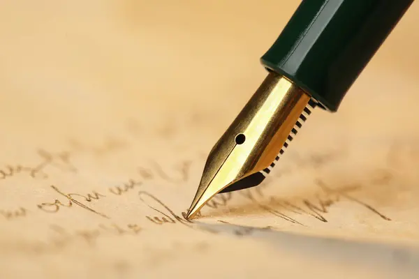 Письмо Красивой Ручкой Крупным Планом — стоковое фото