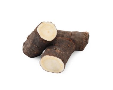 Beyaz arkaplanda ham kökleri kes