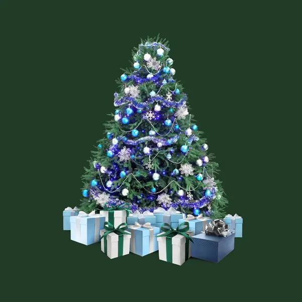 Mooie Kerstboom Met Veel Geschenkdozen Onder Donkergroene Achtergrond — Stockfoto