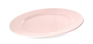 Temiz açık pembe tabak beyaza izole edilmiş.