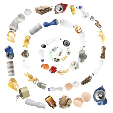 Beyaz arka planda bir sürü farklı çöp uçuşuyor.