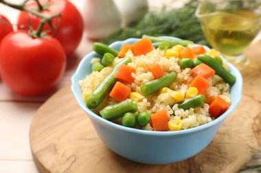 Masada sebzeli leziz bulgur, yakın plan.